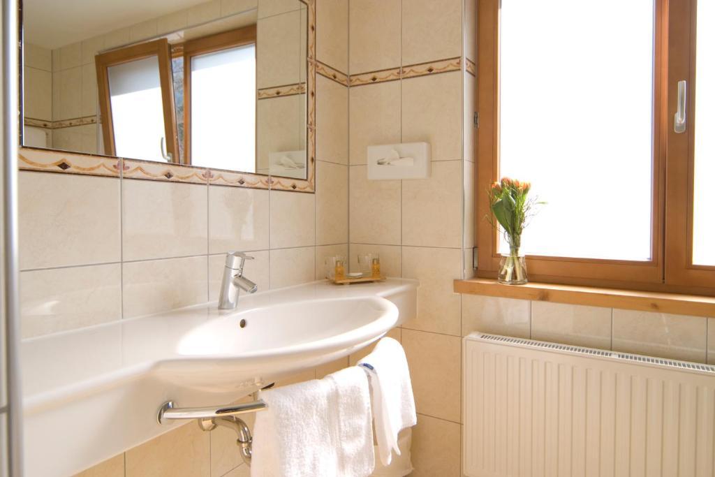 Huber Hotel Tramserhof Ландек Номер фото